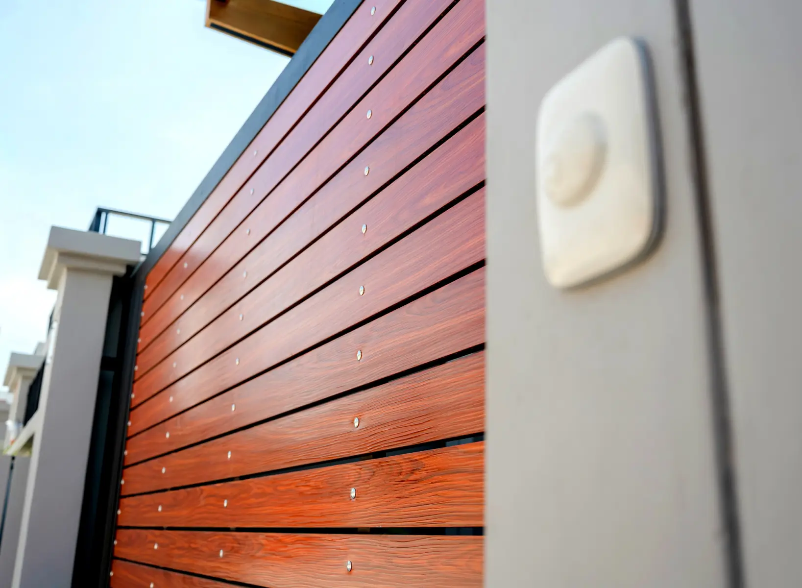 Vinyl Fencing Trends: What’s Popular for Homes in 2025